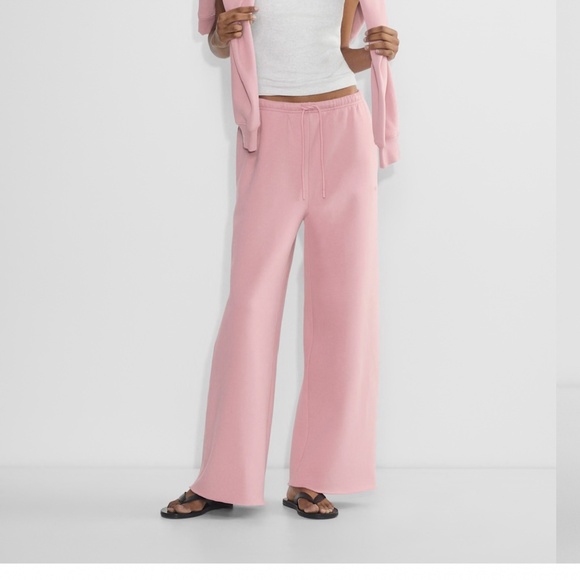 Aritzia Cozy Sweatfleece Mega Flutter Sweat Pants & Perfect Zip Hoodie - Picture 1 of 8